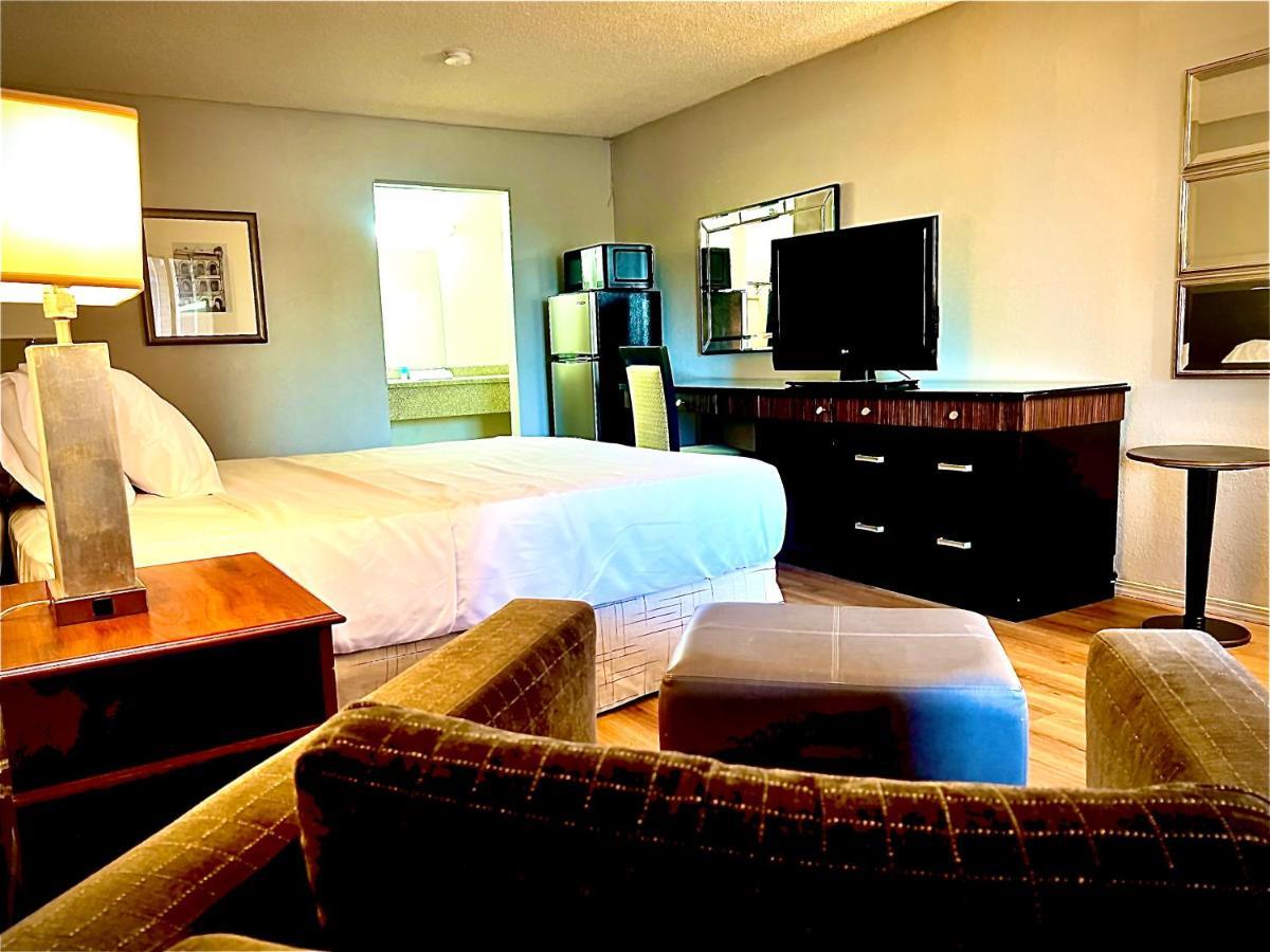 Economy Inn And Suites Tulsa Dış mekan fotoğraf